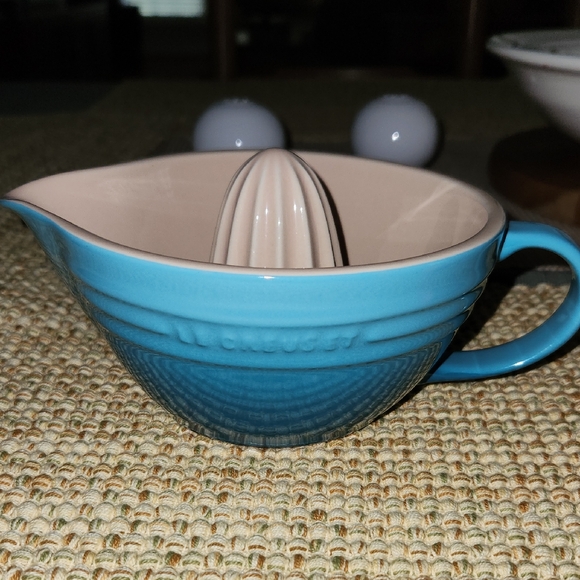 Le Creuset  Juicer - Picture 1 of 9